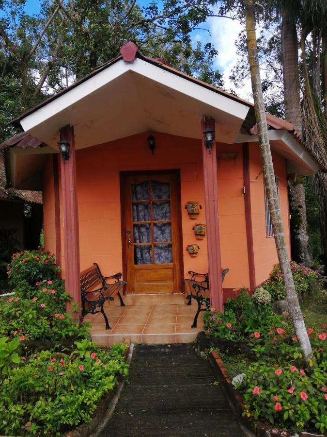 Cabanas Mountain River Lake Inn Nueva California Ngoại thất bức ảnh