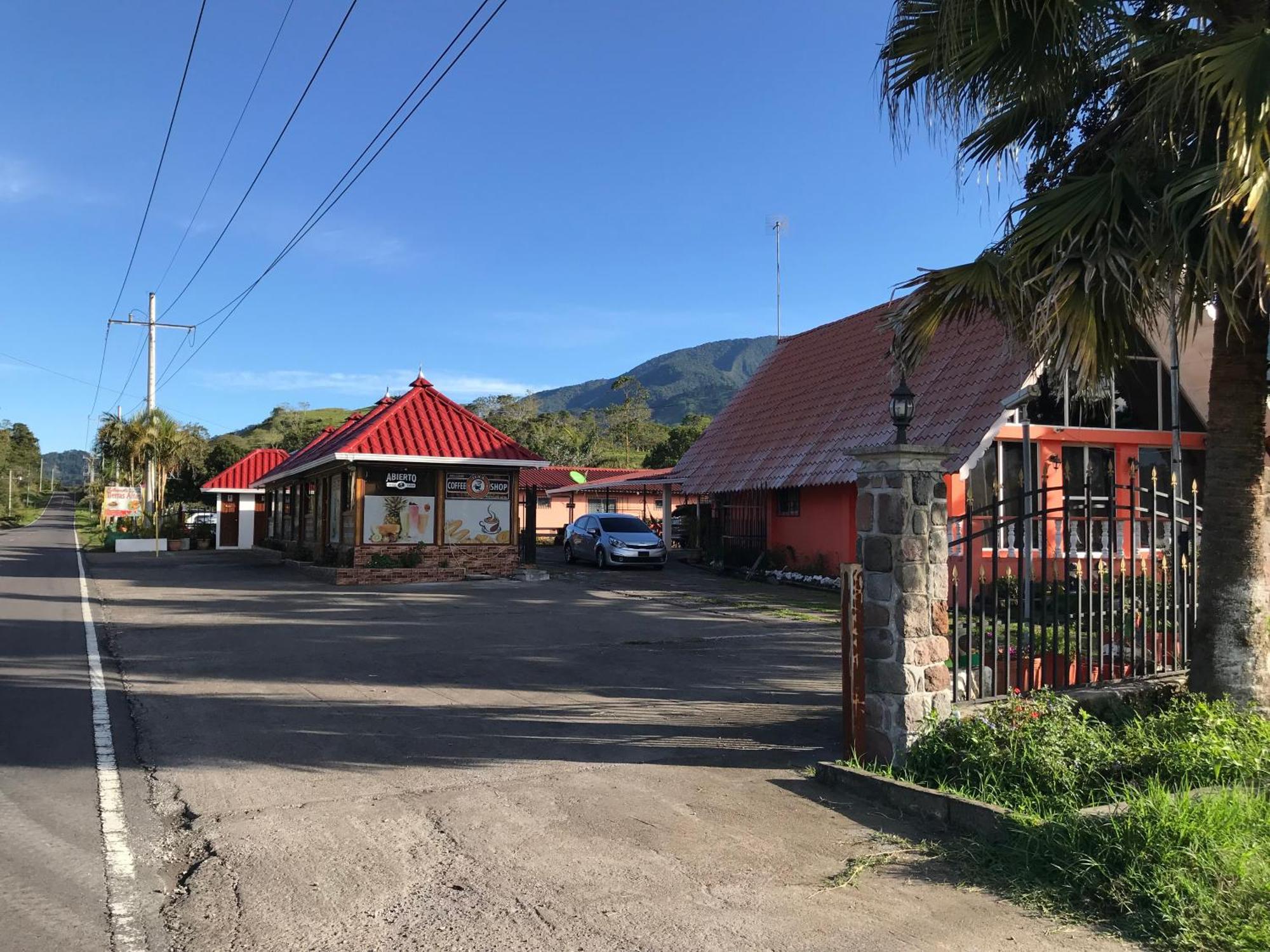 Cabanas Mountain River Lake Inn Nueva California Ngoại thất bức ảnh